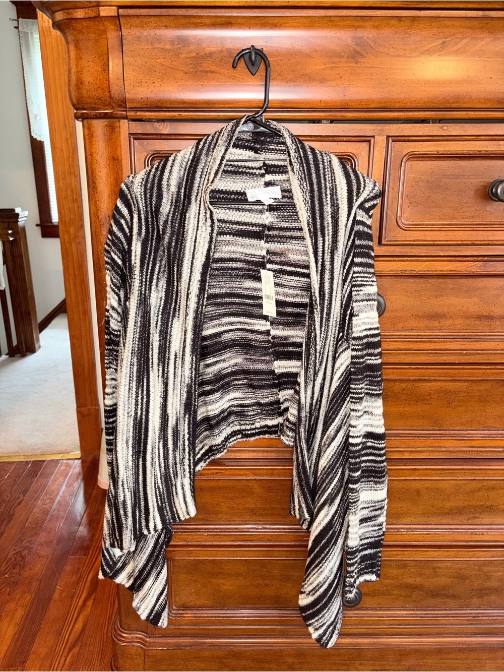 NWT New York & Company Waterfall Open Front Cardigan Black White M - Picture 1 of 7